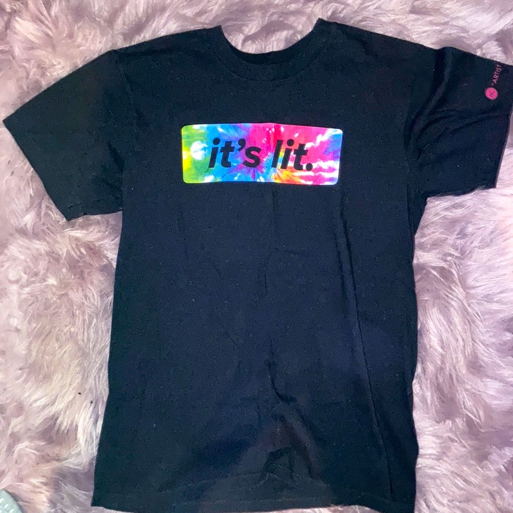 Black short sleeve